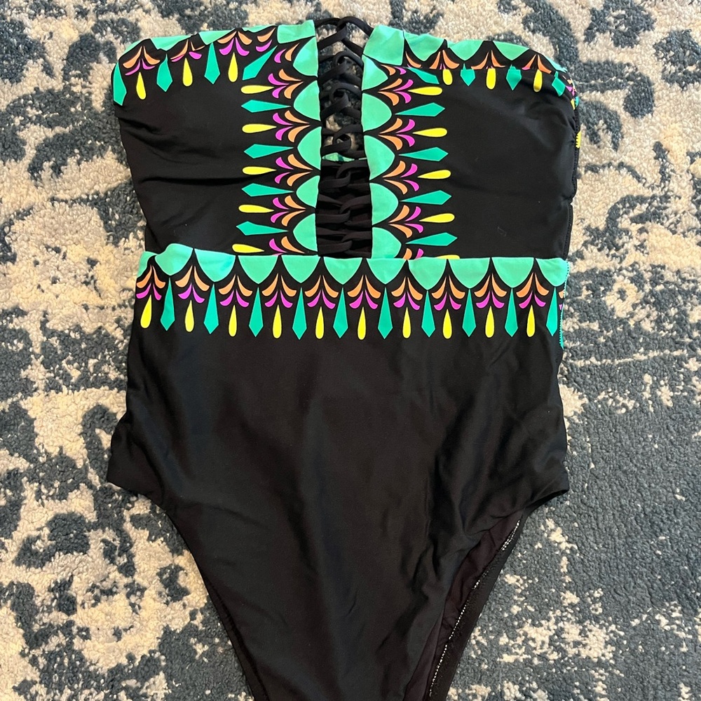 TRINA TURK sunburst strapless one piece bathing suit size 4